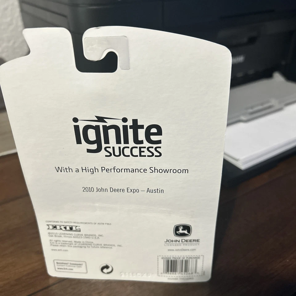 2010 Expo 1/64 John Deere 4010 Gold Tractor - Image 2 of 2