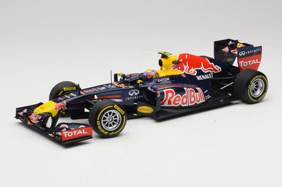 110120072 Red Bull RB8 n2 M. Webber Showcar 2012 Minichamps 1/18