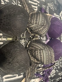 Gently worn Victoria's Secret Women's Lace Underwire Bra Lot of 3 Black & Purple