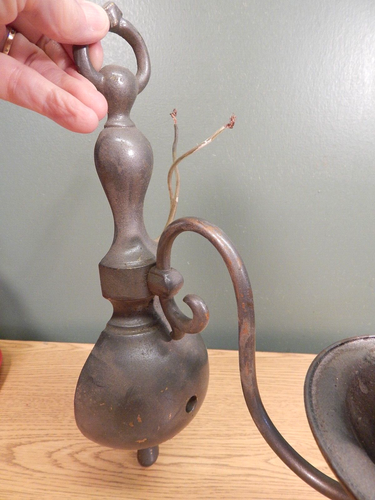 A VINTAGE PAIR OF "PEWTER" LOOKING HIGH QUALITY BRASS LIGHT SCONCES TO RESTORE - Picture 5 of 10