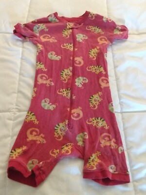 2 one piece rumper pajamas  for a 6 years old boys pre-owned. Baby Gap