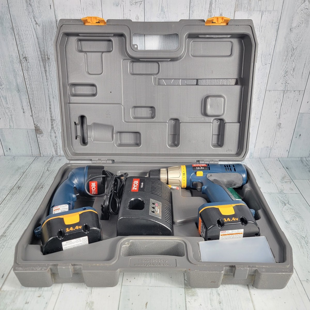 RYOBI TOOLS Tool Set SA14402 DRILL & FL1400 FLASHLIGHT KIT