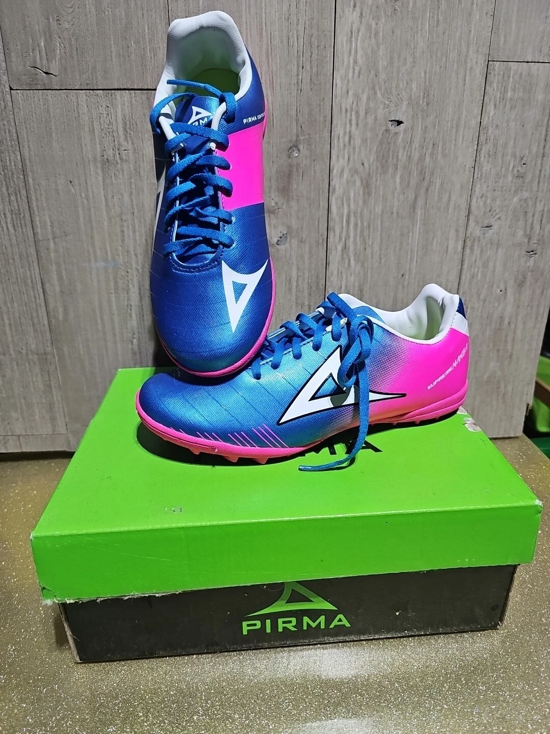 Chaussures de foot fille Pirma Supreme Mamba taille 4 neuves dans leur boîte