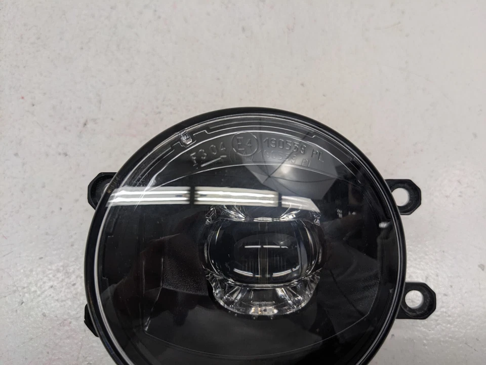 Lâmpada de neblina Toyota Tundra esquerda do motorista 2020 - 2021 - Imagem 4 de 4