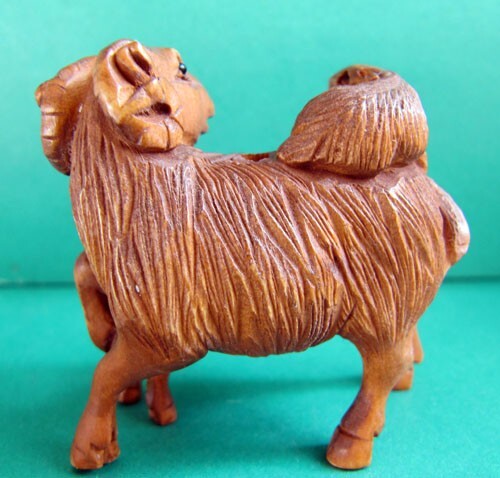 GX509 - 20 Years Old 2" Hand Carved Boxwood Netsuke - Goat Mom and 2 Babies - Imagen 2 de 9
