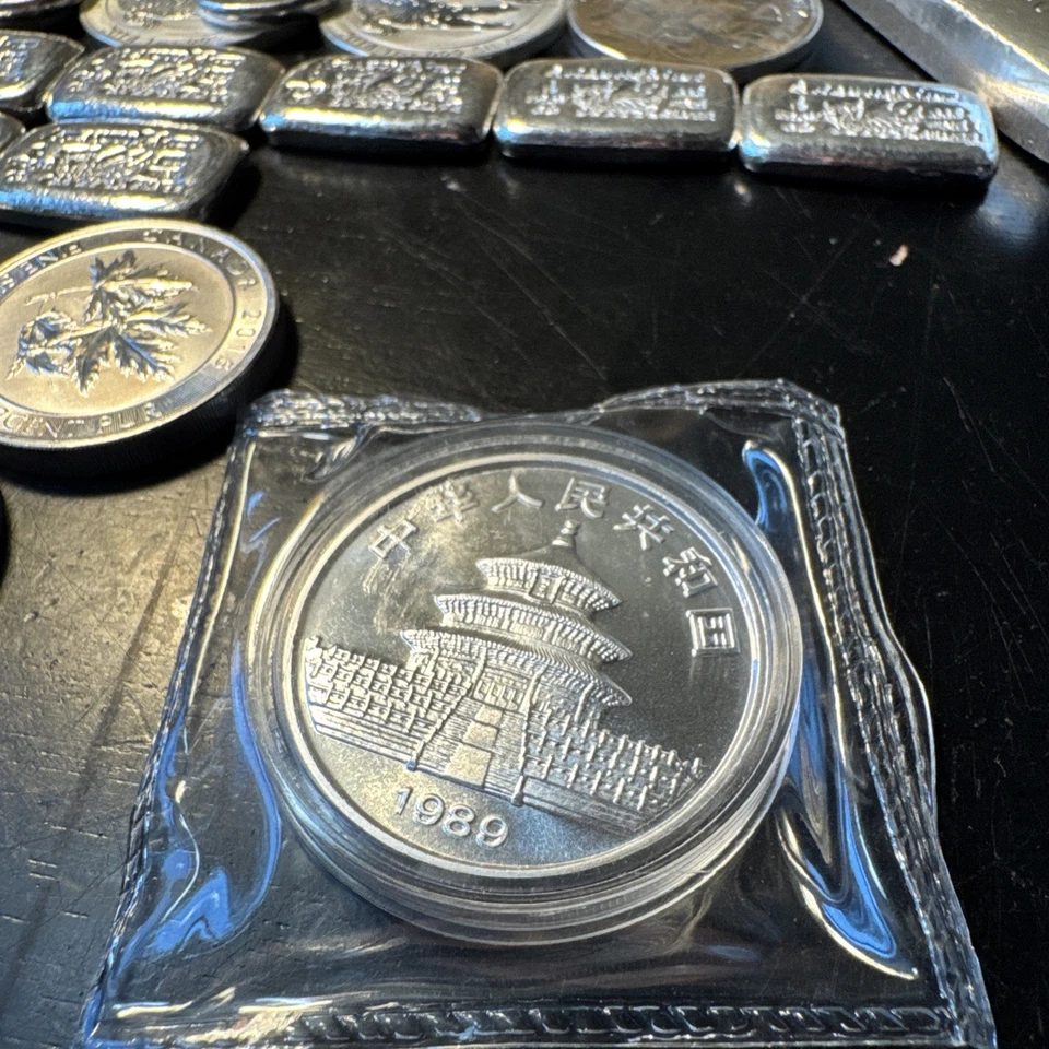 1989 Chinese Panda .999 Fine Silver 1 oz Coin in Capsule Sealed Rare! - Image 3 of 3