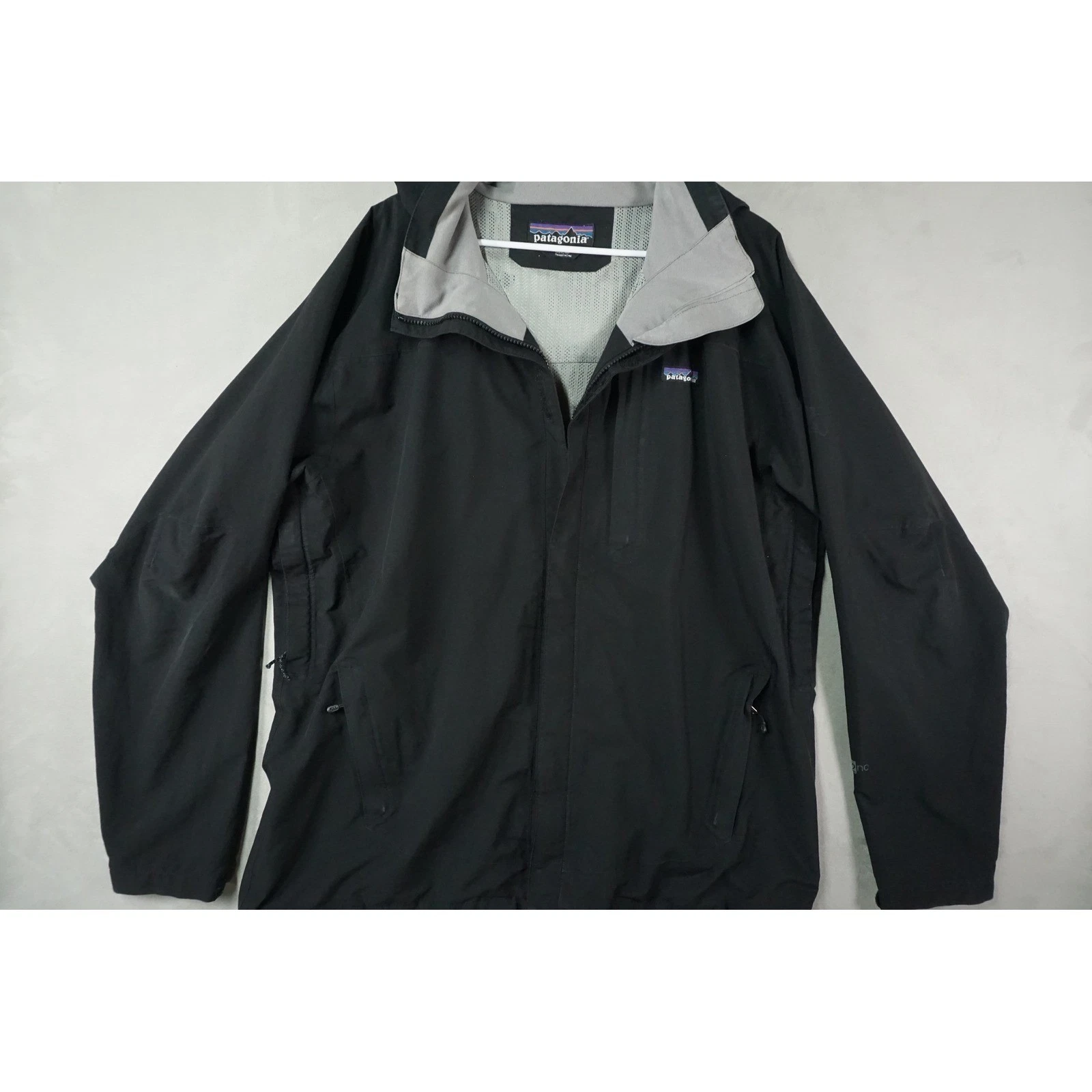 Patagonia Storm Jacket Mens XL Black Hooded Full Zip H2No Waterproof Lightweight
Opens in a new wind