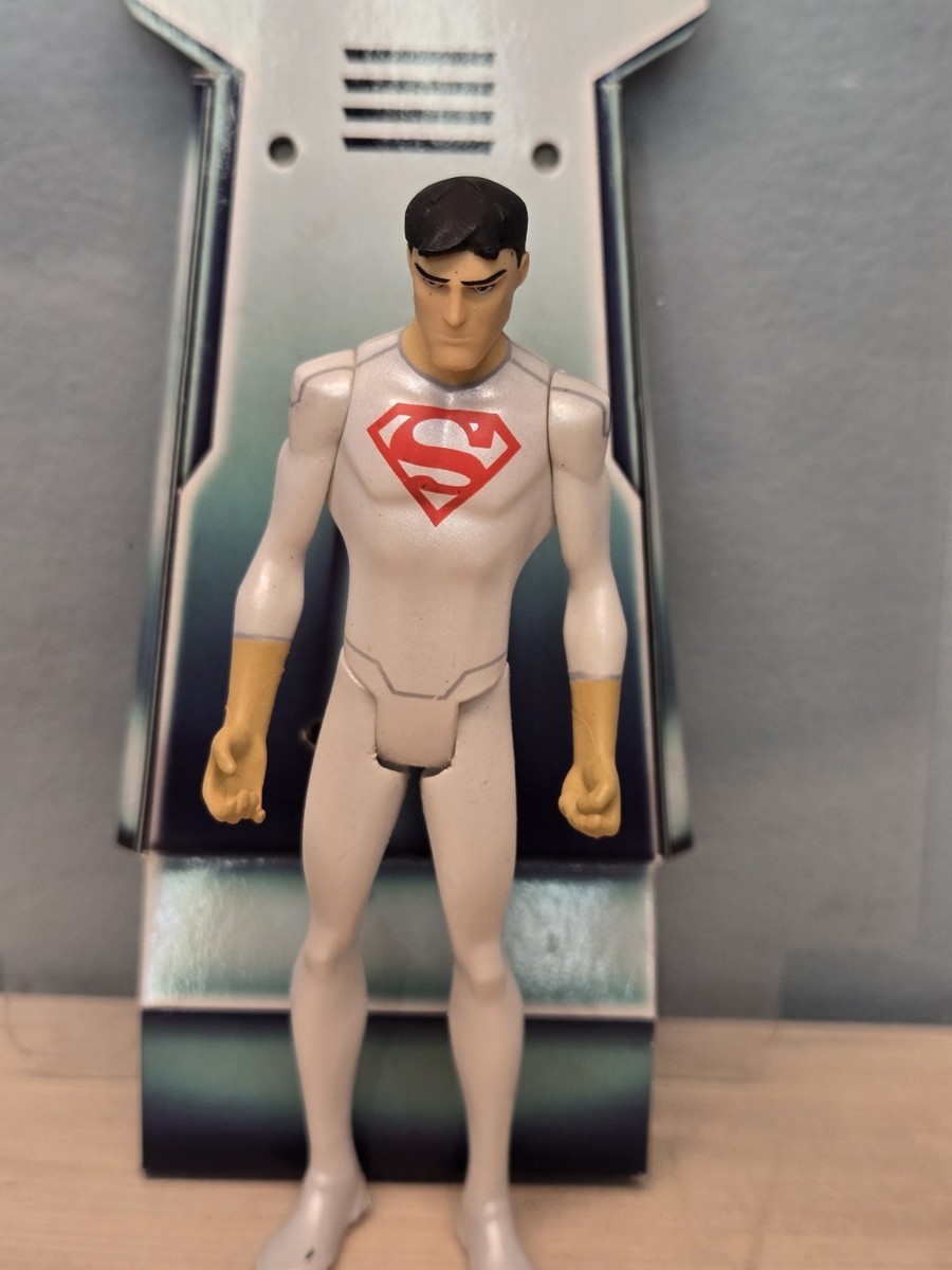DC  kids 130cmサイズ　新品　展示品セール型落ち　かっこいい DC Universe Young Justice Superboy From Cloning Chamber Action