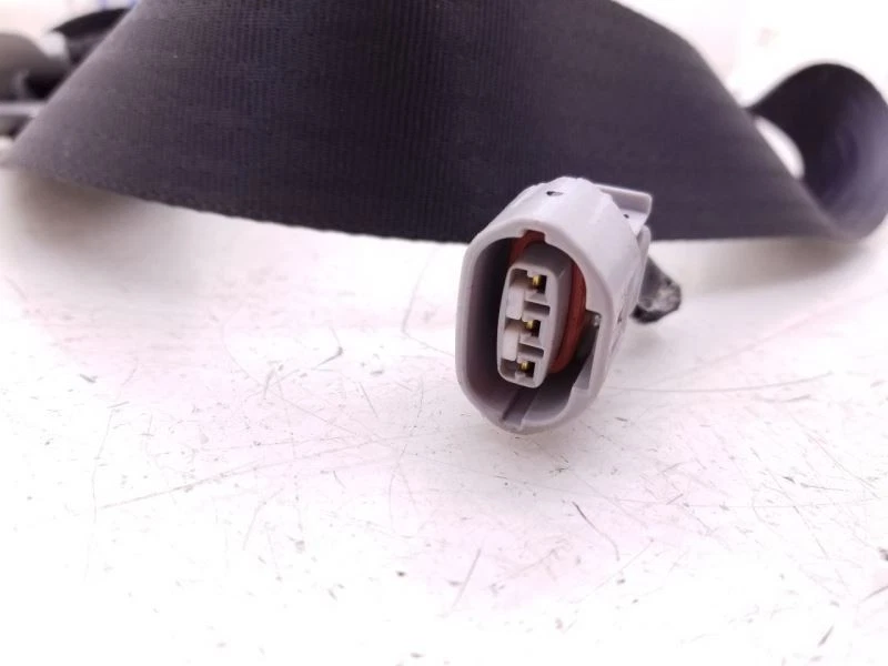 08-09 MONTAJE CINTURÓN SEGURIDAD DELANTERO LADO PASAJERO LEXUS IS-F Foto 3 de 4