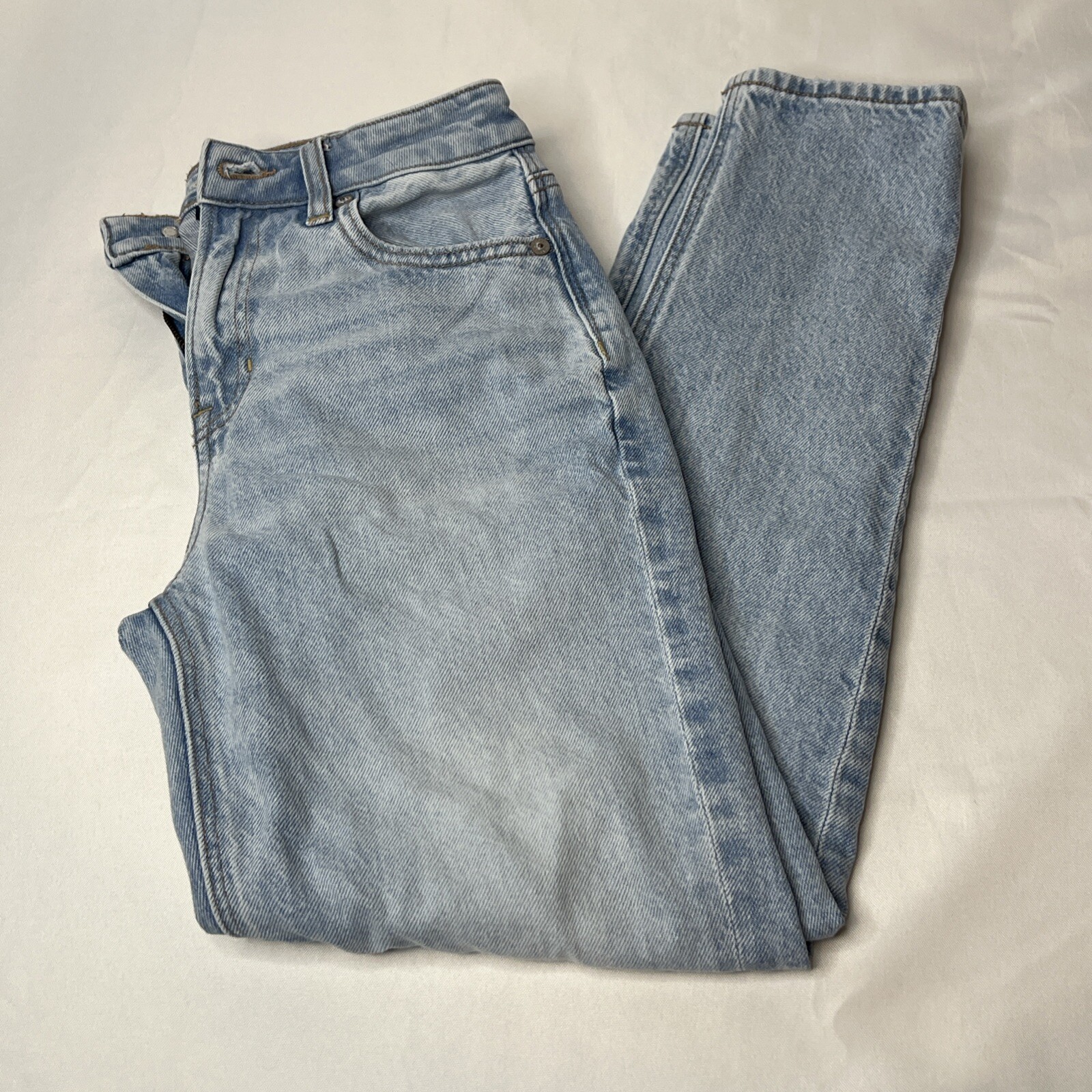 AMERICAN EAGLE Womens Size 00 Short Light Wash Strigid Denim High Rise MOM Jeans