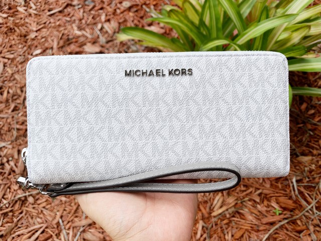MK wallet white