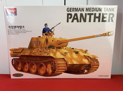 Academy German Medium Tank Panther 1/25 Scale Motorized Model Kit 1329 Sealed
