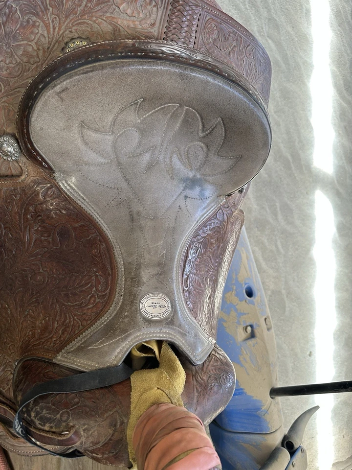 15 inch Crate Roping Saddle, Mike Beers. Very well taken care of, great shape - Image 2 of 4