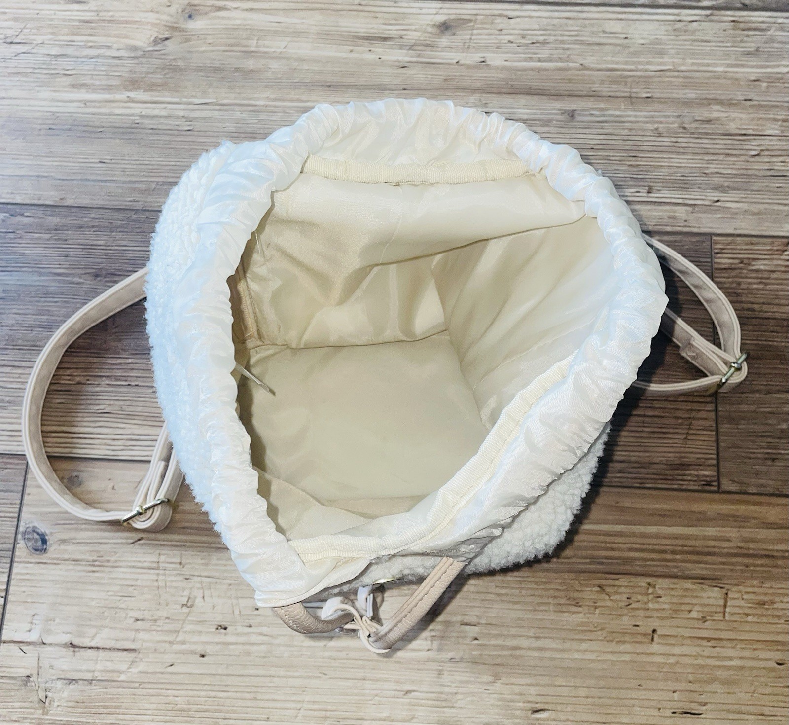 Off White/tan Mini Sherpa Back Pack. — image 4