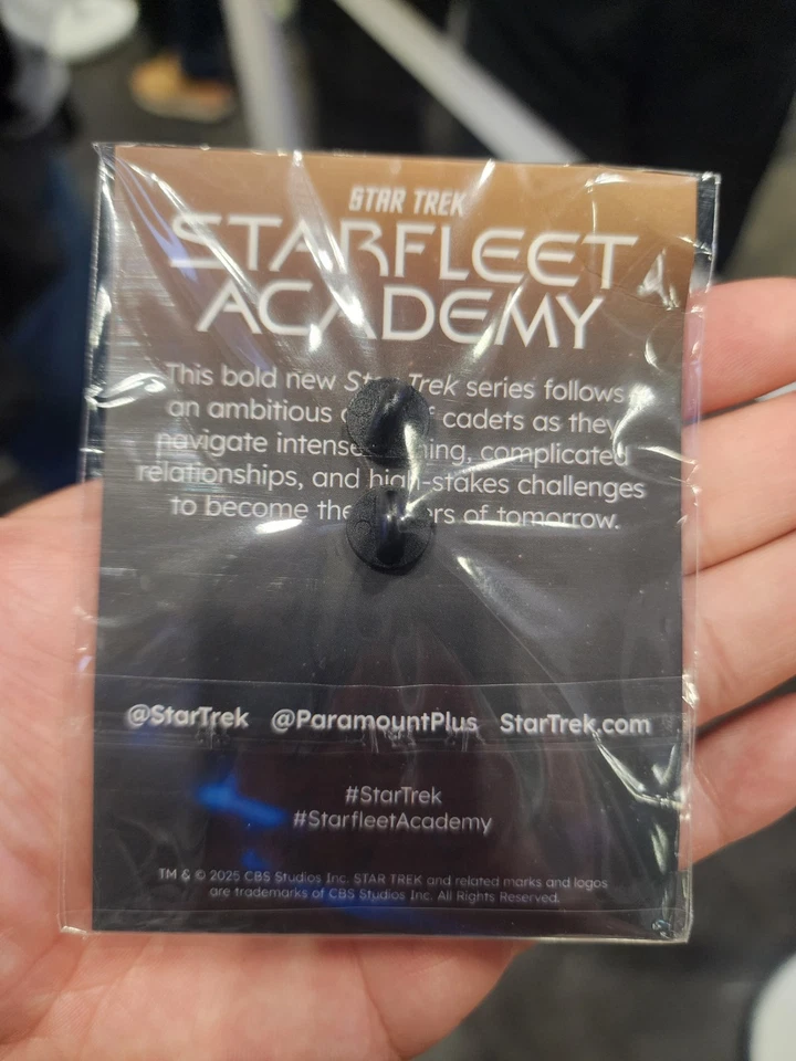 Prendedor de operaciones NYCC Star Trek Starfleet Academy TV Paramount Plus 2025 Foto 2 de 2
