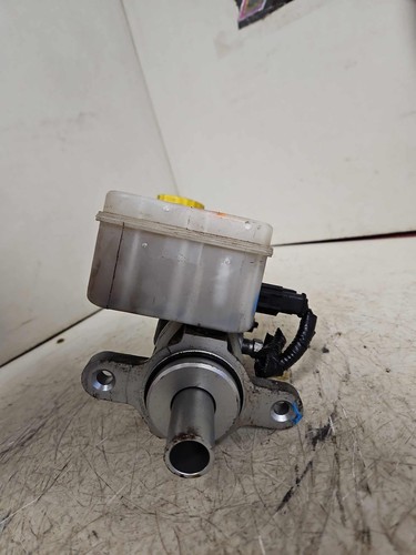 11-14 CHRYSLER 200 08-14 DODGE AVENGER Brake Master Cylinder W/Reservoir Cap OEM - Picture 2 of 7