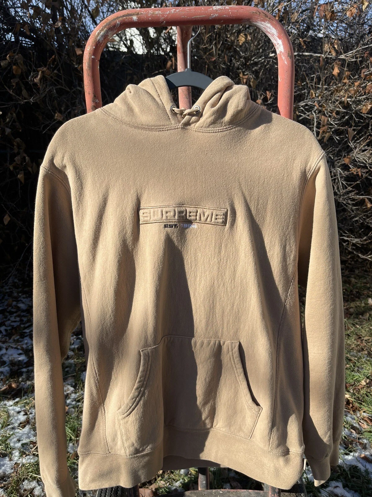 Sweat à capuche logo en relief suprême (SS18) moyen