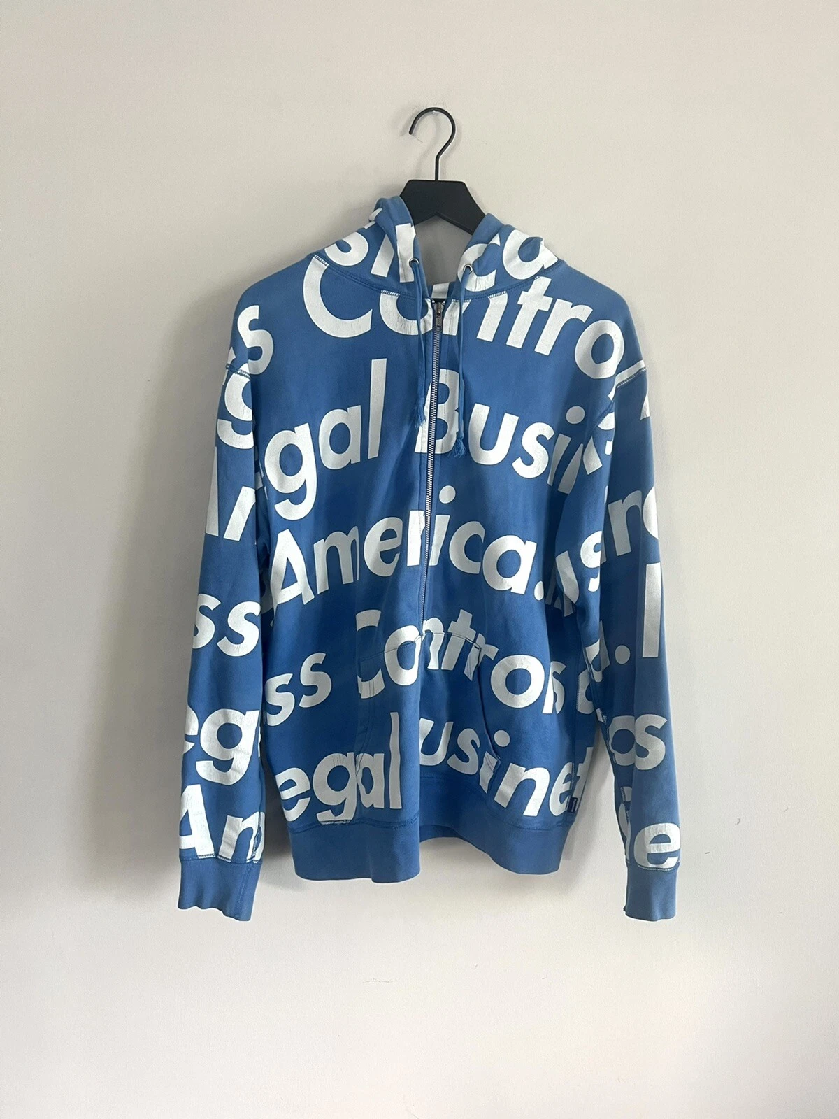SUPREME SS06 ILLÉGAL BUSINESS CONTROLLS AMERICA ZIP BLEU TAILLE L LOGO BOÎTE