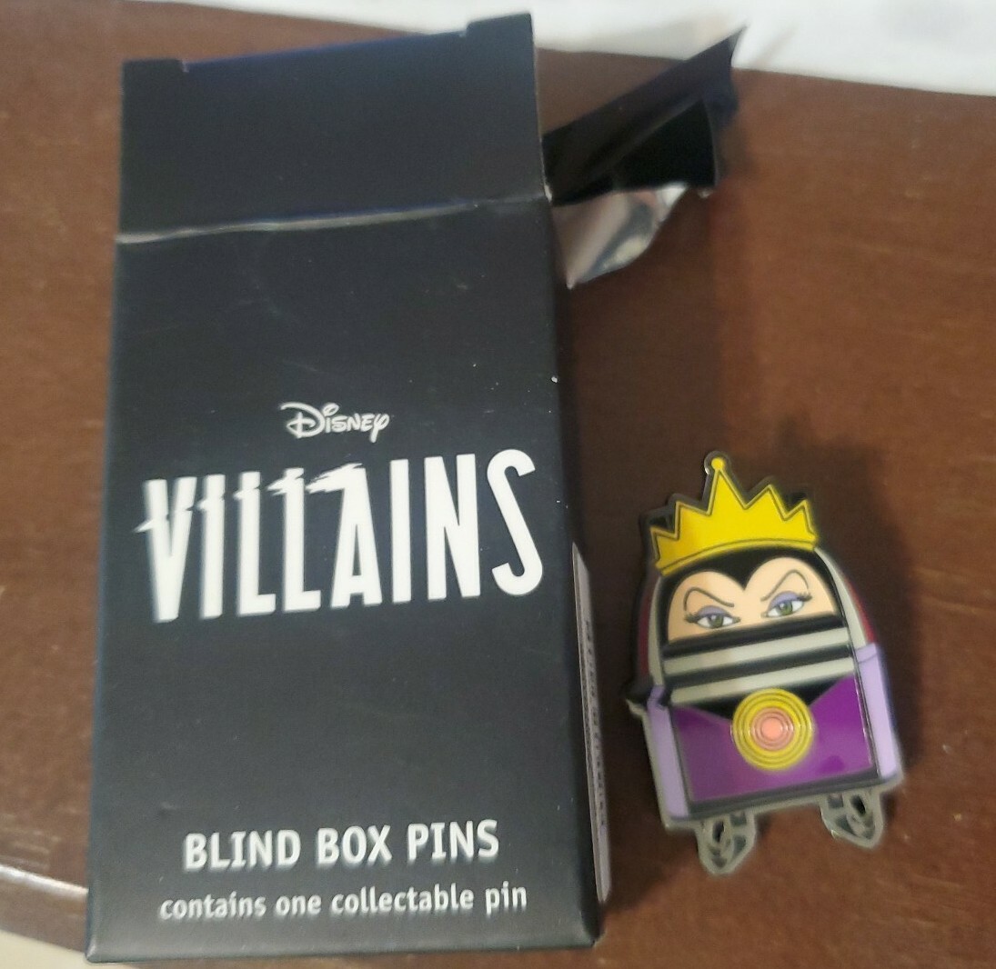  DISNEY PIN VILLAINS BACKPACK BLIND MYSTERY BOX  EVIL QUEEN SNOW WHITE LOUNGEFLY