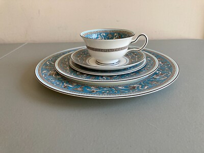 WEDGWOOD FLORENTINE TURQUOISE 5-PIECE PLACE SETTING