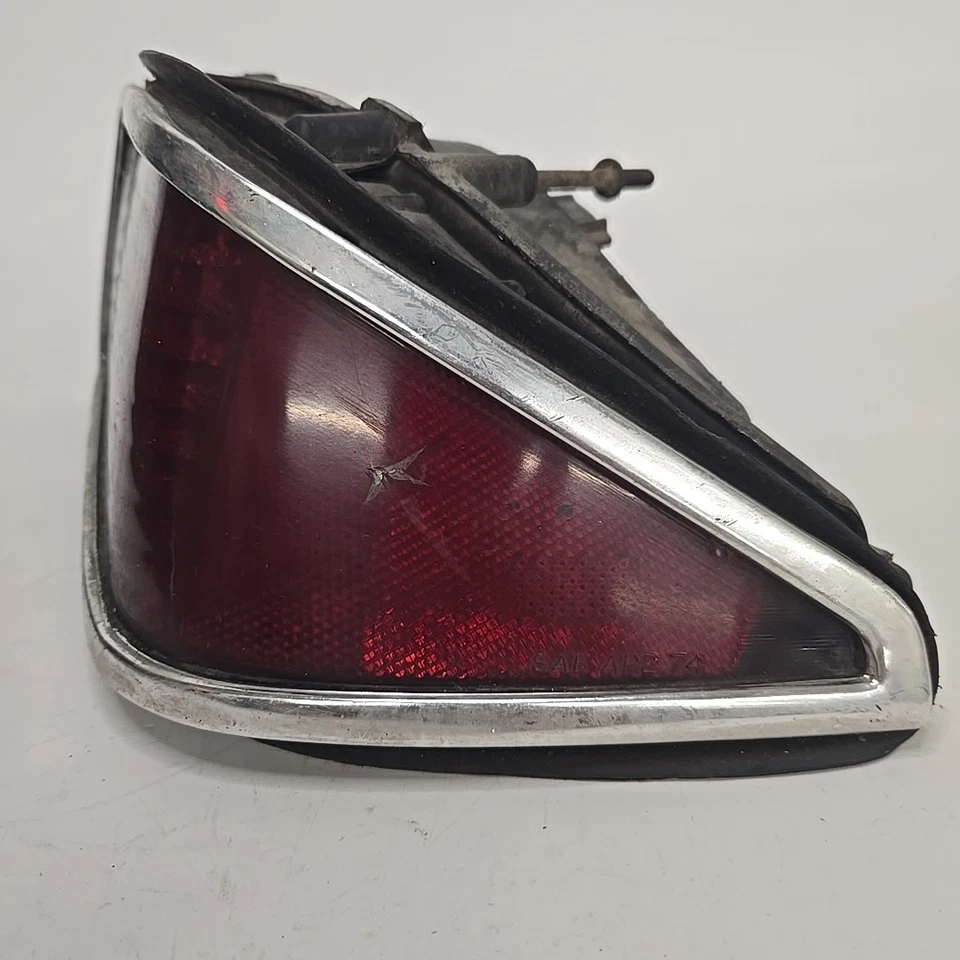 Conjunto de lámpara de luz trasera de pasajero derecha Camaro 1974-77 con bisel Foto 3 de 4