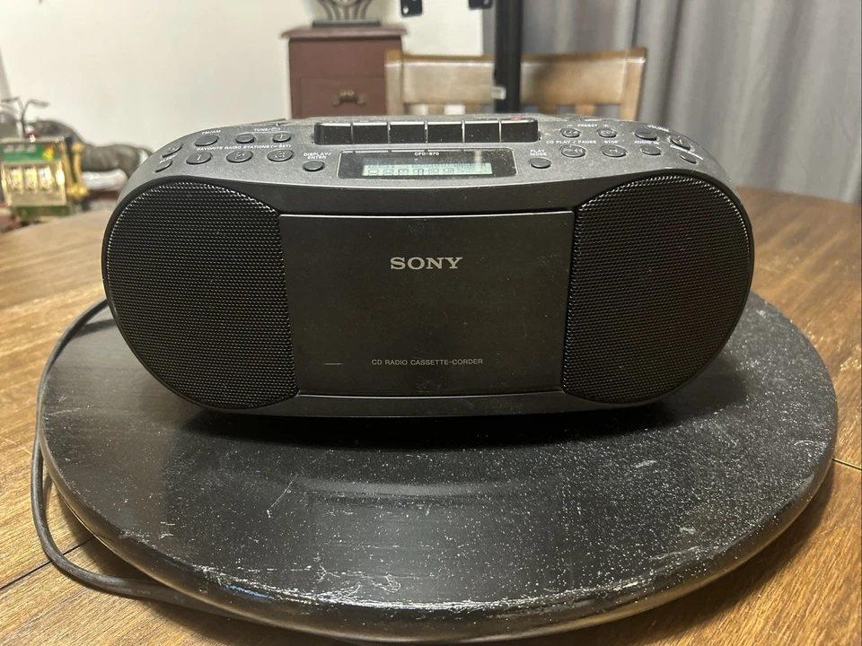 Sony CD Clock Radio with AM/FM Tuner and Alarm Functions MP3 Black - Image 2 of 4