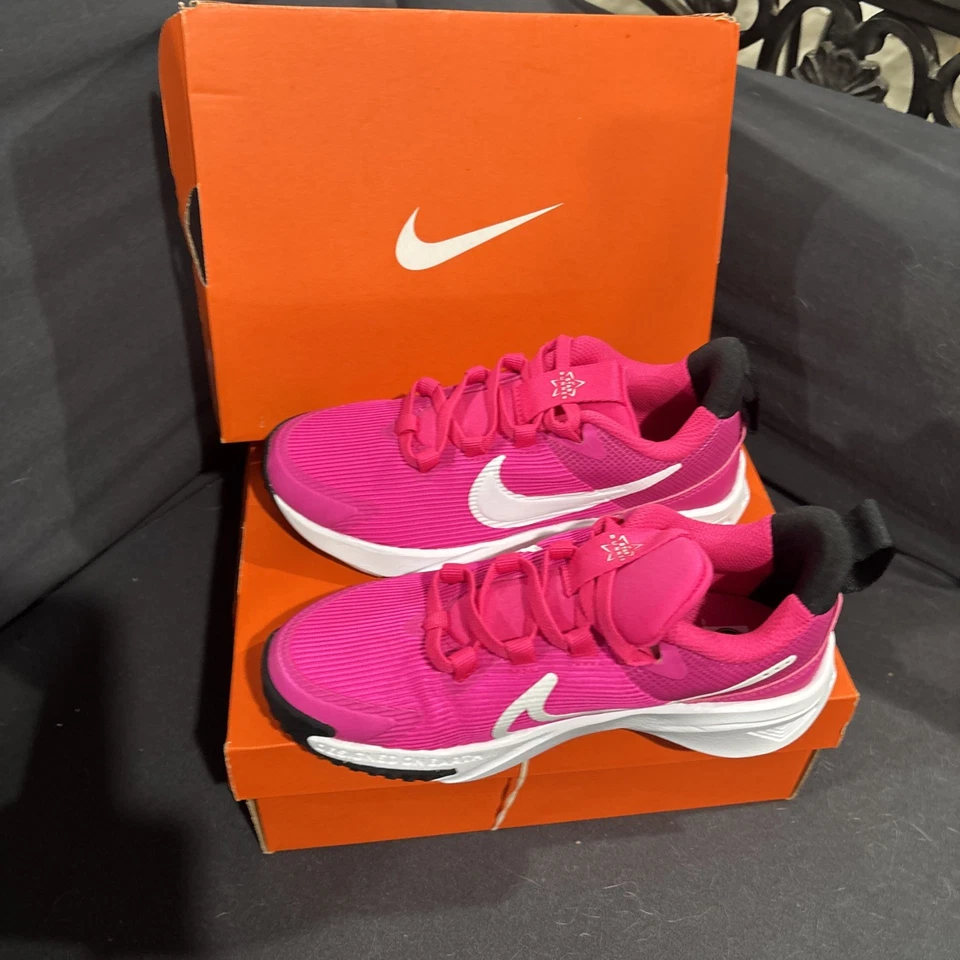Nike Star Runner 4 Rosa Feroz/Blanco-Negro Talla 13c Nuevo con caja Foto 2 de 4