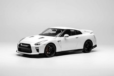 1/18 MOTORHELIX Nissan GT-R R35 NISMO 2020 Super Silver Diecast Model Car