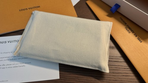 Louis Vuitton - Passport Holder - Blue Lagoon (2025 Summer Collection Exclusive) - Picture 17 of 24