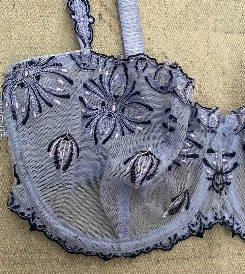 Sutiã Chantelle Champs Elysees de renda sem forro azul lilás #2605 tamanho 32DDD NOVO SEM ETIQUETAS - Imagem 3 de 4