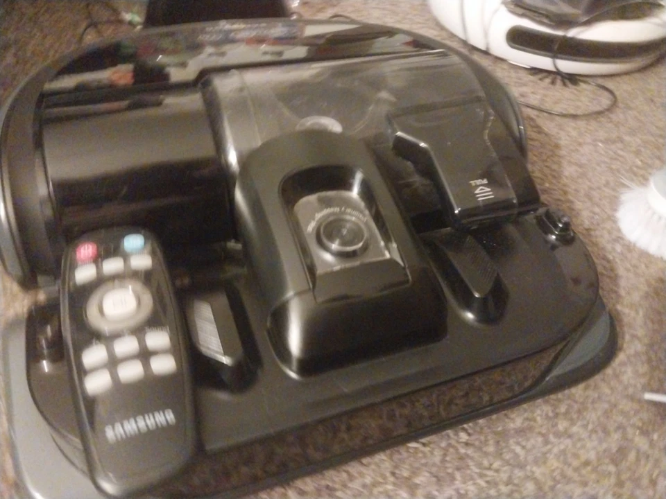 Samsung Cyclone Force Robot Vacuum Cleaner - Image 4 of 4