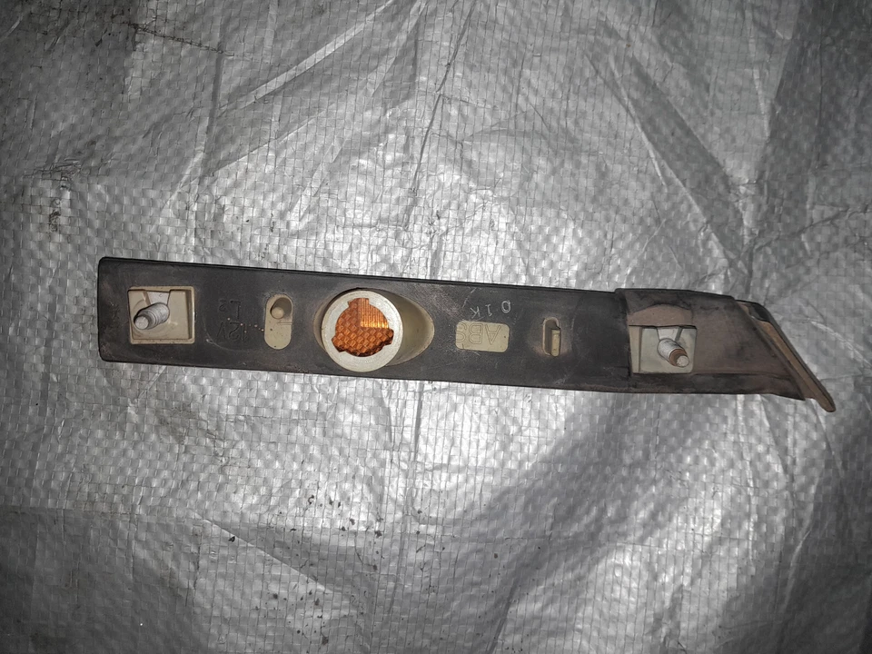 1991 -1995 Toyota MR2 Front Bumper FENDER MARKER MOLDING TRIM RIGHT PASSENGER RH Foto 2 de 4