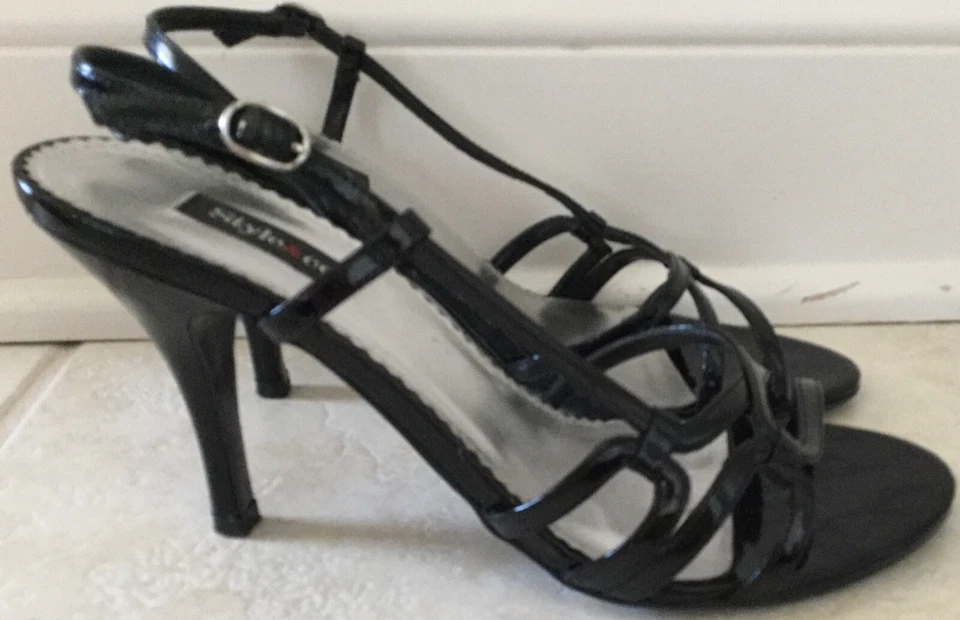 Босоножки Style & Co «Hunter» с ремешками черные запатентованные на высоком каблуке размер 8,5 - Изображение 3 из 4