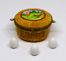 LIMOGES BOX - ROCHARD - NANTUCKET BASKET & 3 REMOVABLE EGGS - HENS & CHICK