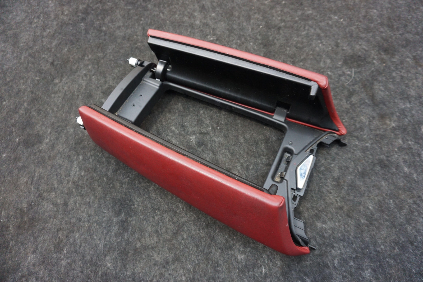Front Center Console Armrest Assembly 670080323 Maserati Quattroporte S M156 17+