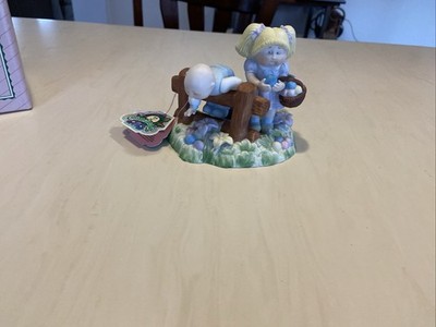Vintage 1985 Cabbage Patch Kids FINDIN' EASTER TREATS Porcelain Figurine w/ Tag