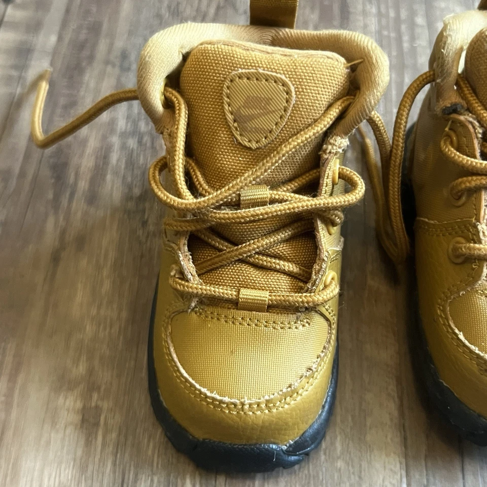 *NUEVO* Bebé NIKE MANOA CUERO (TD) Bota Trigo / Negro (BQ5374 700) Talla 4C Foto 3 de 4