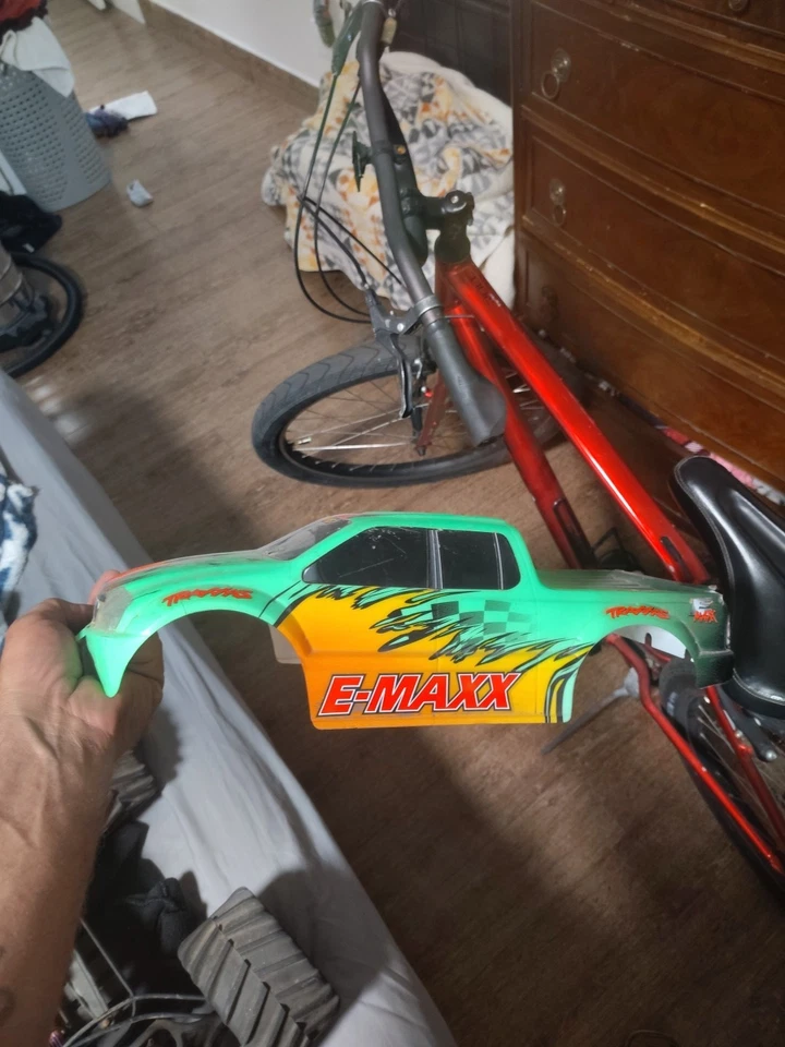 Vintage Traxxas E-Maxx  Dual Brushed Motor With Speed Controller Monster Truck - Image 2 of 4