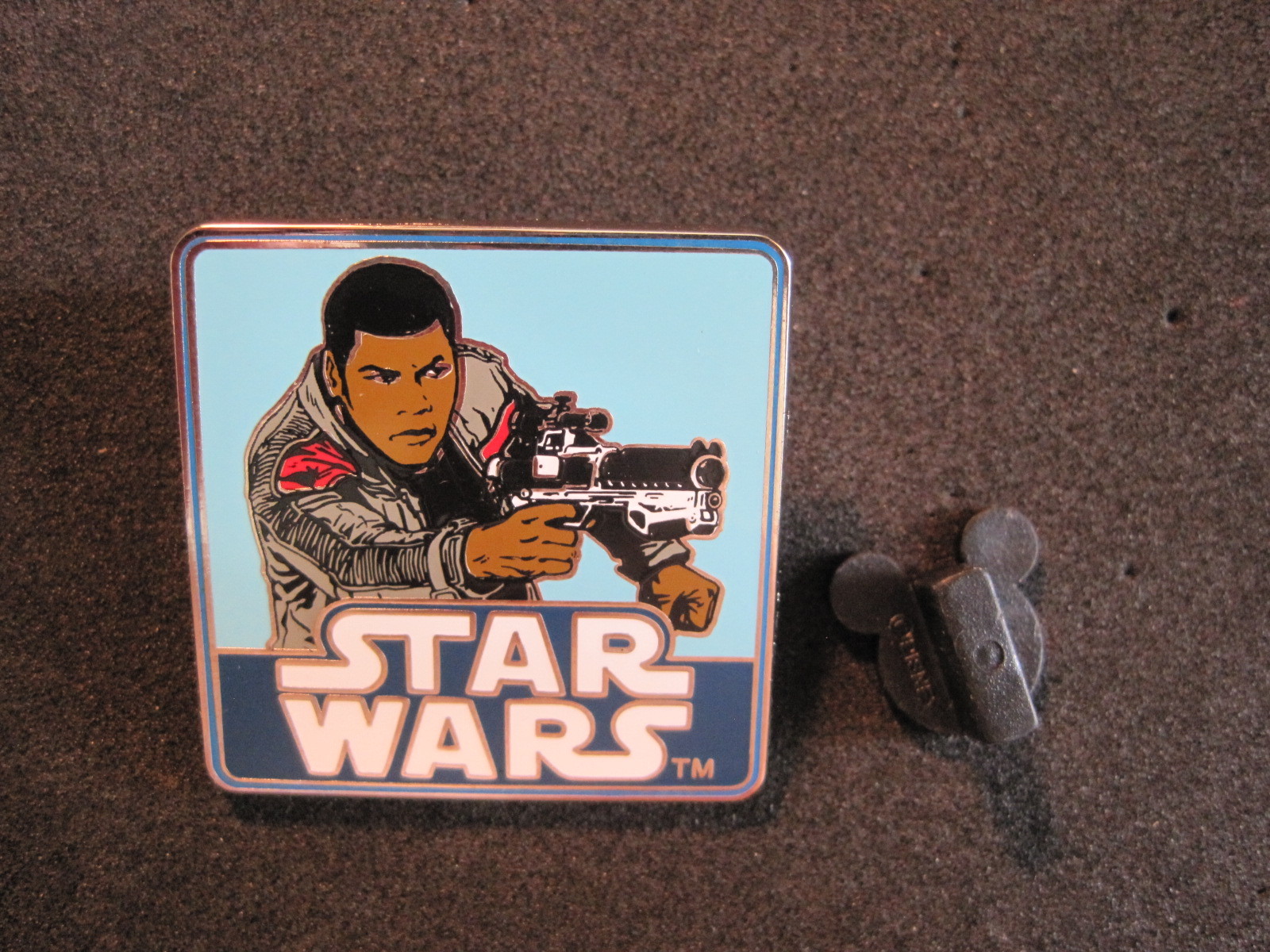 2015 DISNEY STAR WAR FINN PIN