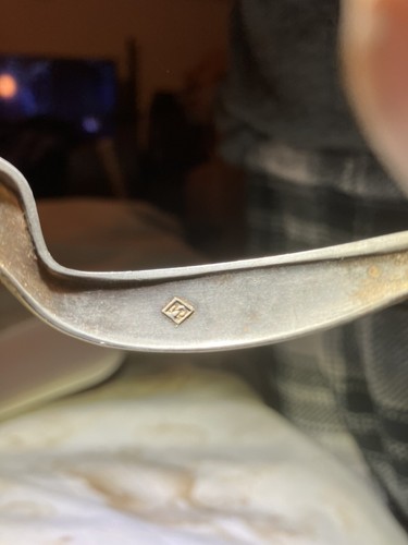 White Metal Wavy Bracelet - Picture 5 of 6