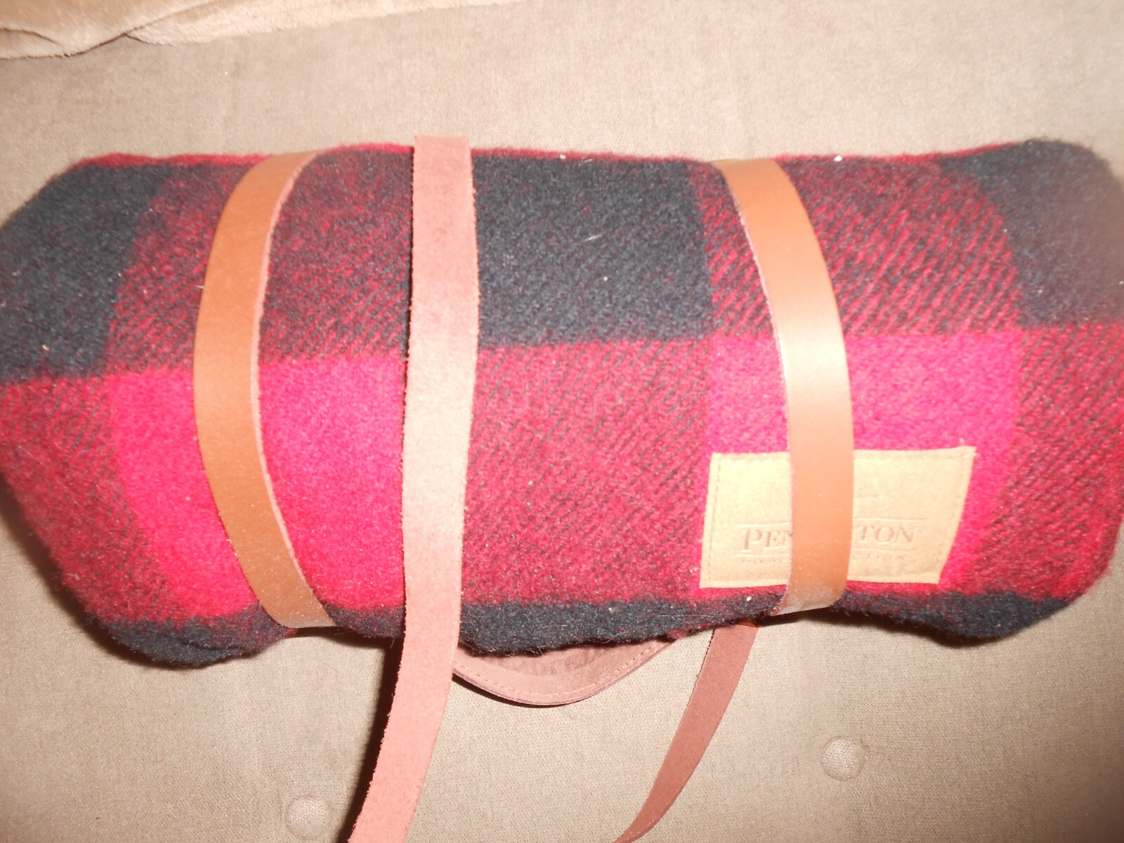 Pendleton Motor Robe Throw with Leather Carrier red and black check