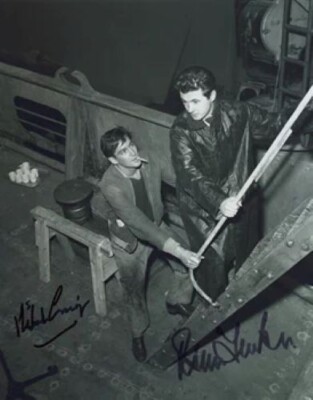 Michael Craig und Bryan Forbes signiertes 10'' x 8'' Foto - The Angry Silence