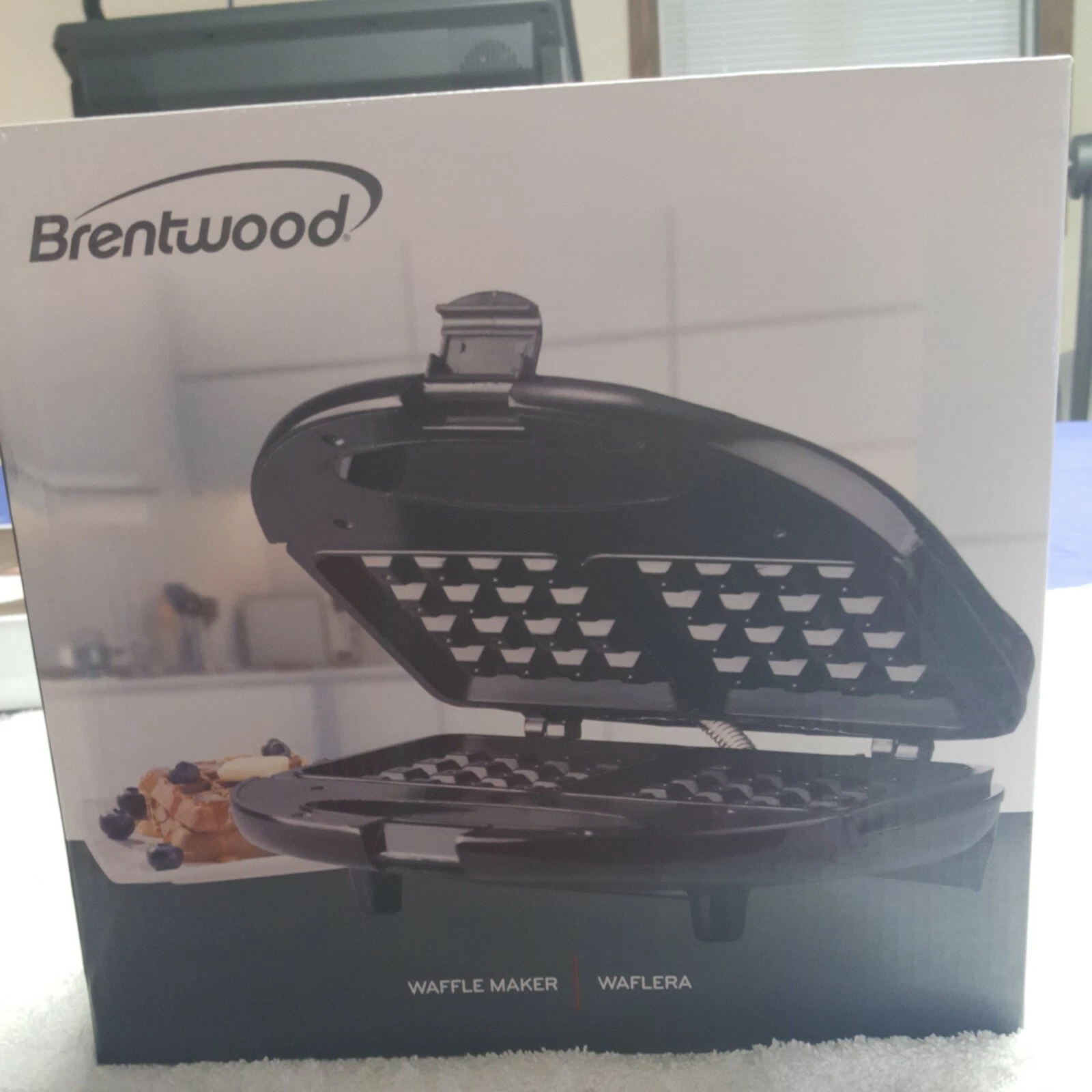 Brentwood Waffle Maker - Black (TS-243) new in box electric, non stick surface