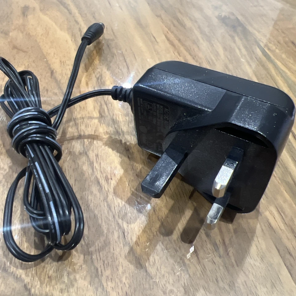 Tenda F9 600Mbps Wi-Fi Router with 4 * 6dBi Antennas, Easy Setup, Beamforming - Image 3 of 4