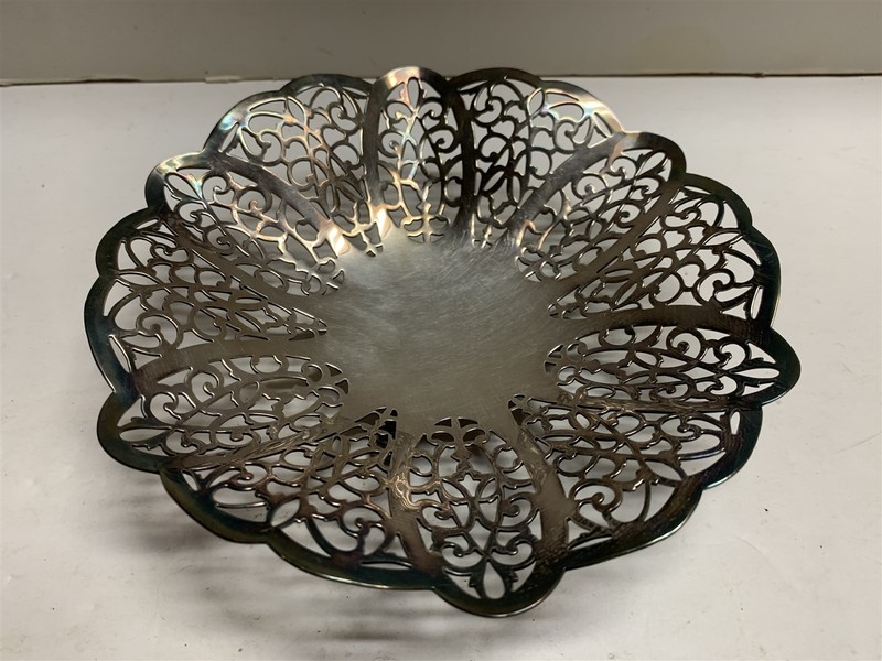International Silver Lovelace 1425 PNS Bowl Pierced 