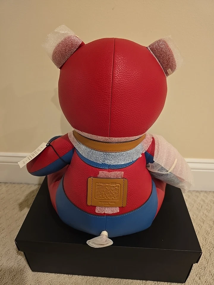 Oso de cuero coleccionable CoachXMarvel Capitana Marvel nuevo Foto 3 de 4