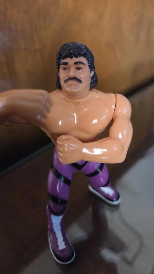 Figura de lucha deportiva Hasbro 1990 vintage WWF Ravishing Rick Rude Titan Foto 2 de 4