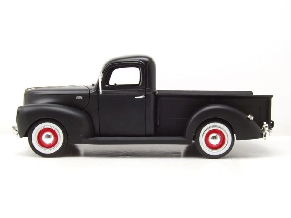 Ford Pick Up 1940 Matt Nero Modellino 1:18 MotorMax - Immagine 3 di 4