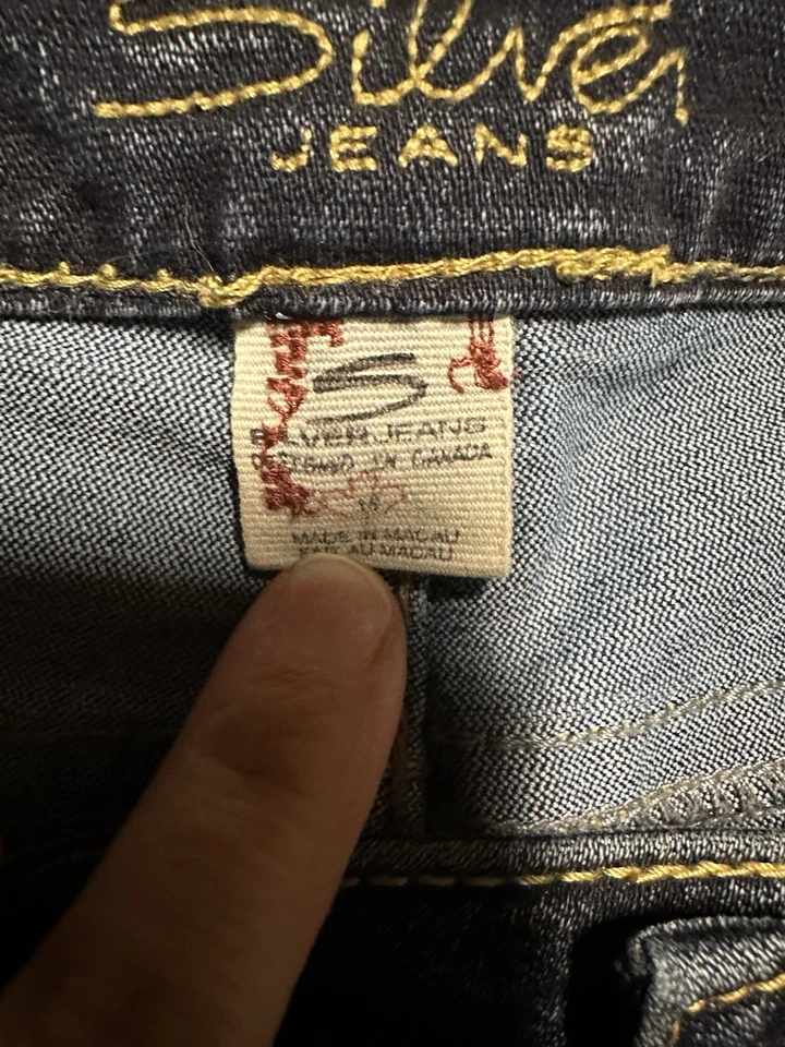 SILVER Women's Jeans Denim Blue Aiko Size 16 Bootcut  Dark Wash - Image 2 of 4