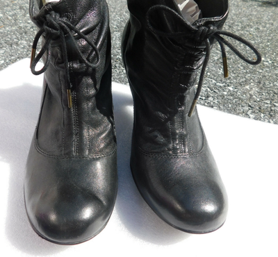 Clarks Movie Retro Women's Black Leather Boots – Ankle-High Style, Size 8 Medium